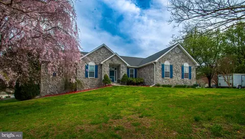 745 Monarch Ln, Huntingtown, MD 20639
