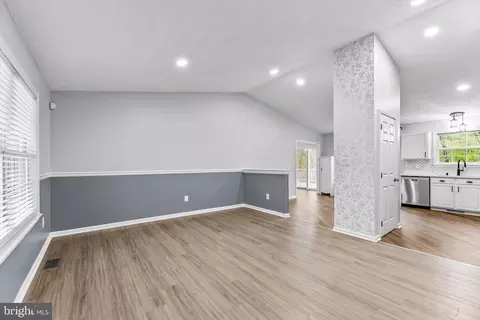 307 Red Cloud Rd, Lusby, MD 20657 photo 4