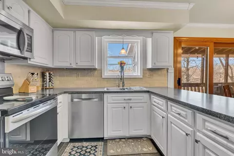 Kitchen - 9805 Empire Ct, Dunkirk, MD 20754 photo 2 of 4
