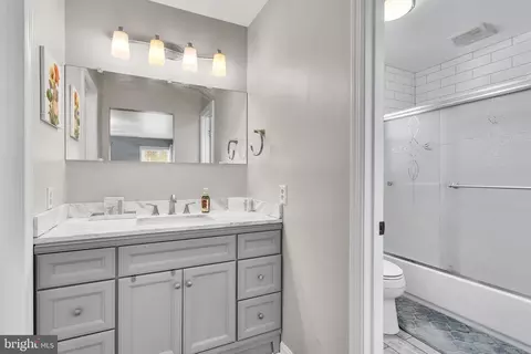 Bath - 9805 Empire Ct, Dunkirk, MD 20754 photo 2 of 4