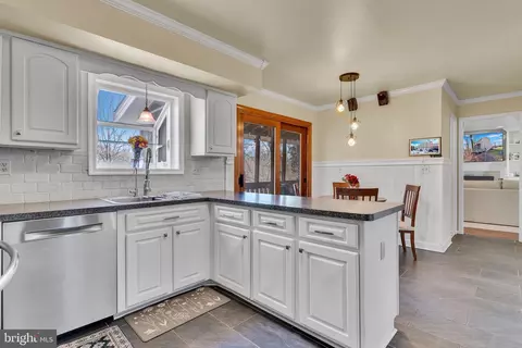 Kitchen - 9805 Empire Ct, Dunkirk, MD 20754 photo 3 of 4