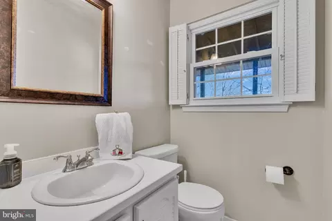Bath - 9805 Empire Ct, Dunkirk, MD 20754 photo 1 of 4