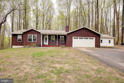 350 S Shore Ter #1, Prince Frederick, MD 20678