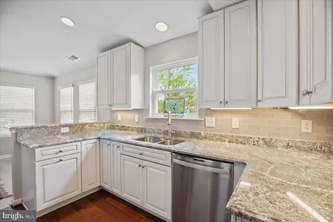 Kitchen - 834 Oyster Bay Pl, Solomons, MD 20688 photo 5 of 7