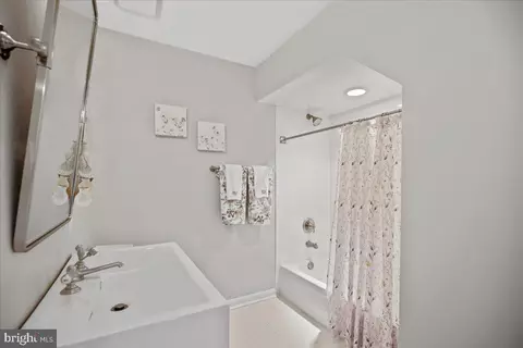 Bath - 834 Oyster Bay Pl, Solomons, MD 20688 photo 6 of 8