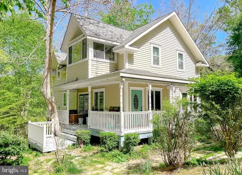 8502 Spruce Ct, Lusby, MD 20657