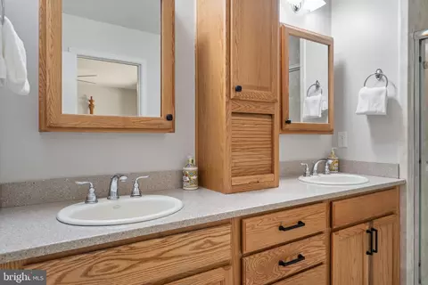Bath - 12701 Springfield Ct, Dunkirk, MD 20754 photo 3 of 6