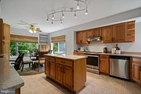 Kitchen - 12701 Springfield Ct, Dunkirk, MD 20754 photo 4 of 7