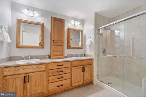 Bath - 12701 Springfield Ct, Dunkirk, MD 20754 photo 2 of 6
