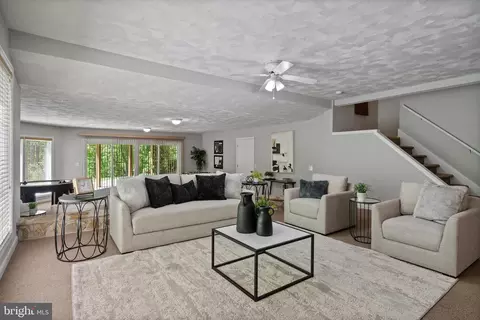 Living - 12701 Springfield Ct, Dunkirk, MD 20754 photo 4 of 5