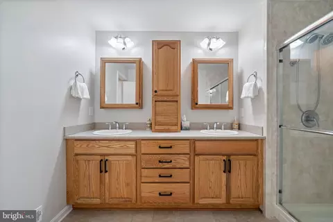Bath - 12701 Springfield Ct, Dunkirk, MD 20754 photo 1 of 6