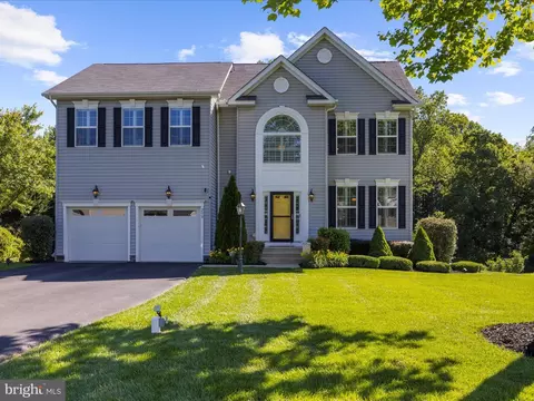 208 Finch Dr, Prince Frederick, MD 20678