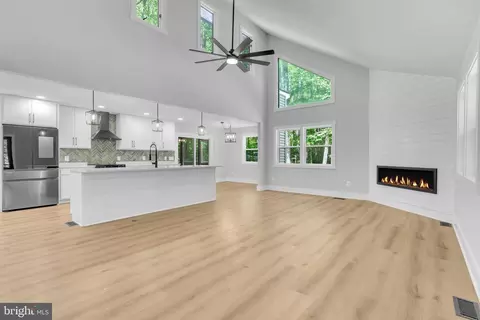 2450 Symphony Ln, Huntingtown, MD 20639