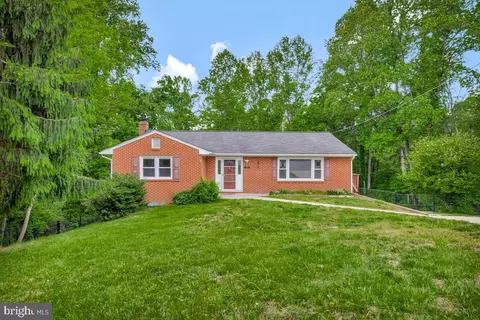 22 Hillside Ct, Huntingtown, MD 20639