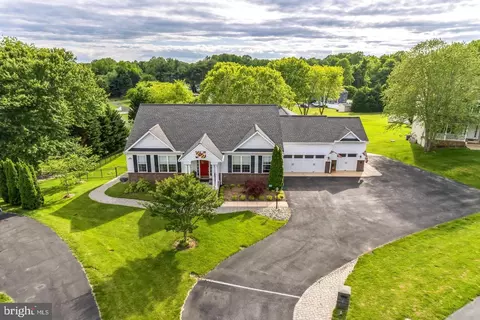 465 Sablewood Dr, Huntingtown, MD 20639