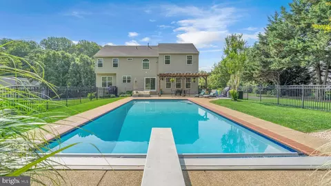 1725 Mayfair Ct, Huntingtown, MD 20639