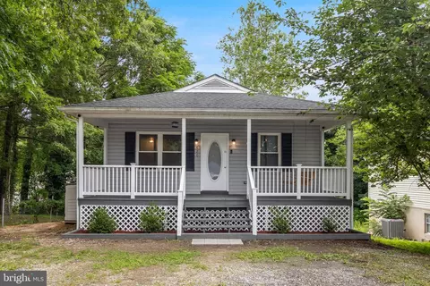 420 White Sands Dr, Lusby, MD 20657