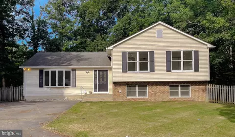 12035 Susan Ln, Lusby, MD 20657