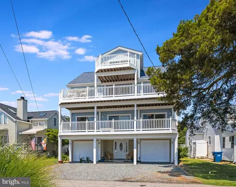 2818 Beach Dr, Huntingtown, MD 20639