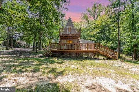 528 Skyview Dr, Lusby, MD 20657