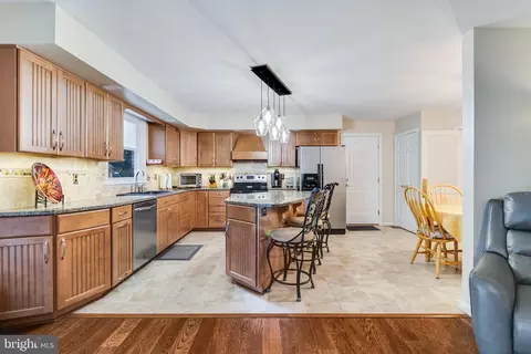 11215 Maplewood Dr, Dunkirk, MD 20754 photo 9