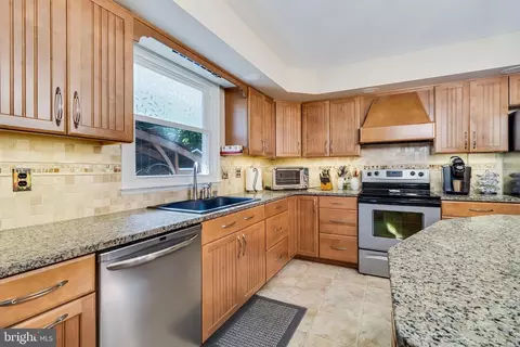 11215 Maplewood Dr, Dunkirk, MD 20754 photo 10