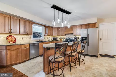 11215 Maplewood Dr, Dunkirk, MD 20754 photo 6
