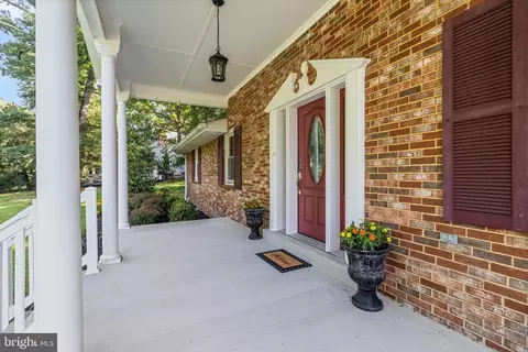 11215 Maplewood Dr, Dunkirk, MD 20754 photo 2