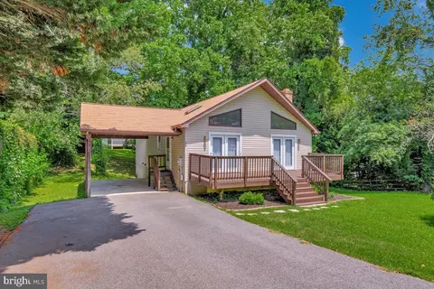414 Grover Ln, Lusby, MD 20657