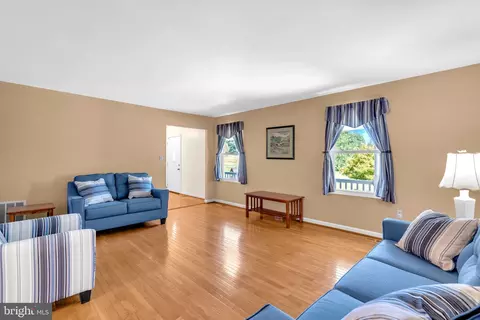 Living - 9788 Howes Rd, Dunkirk, MD 20754 photo 3 of 6