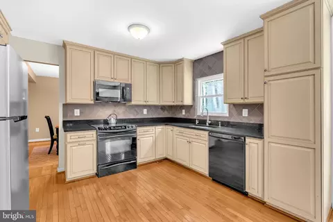 Kitchen - 9788 Howes Rd, Dunkirk, MD 20754 photo 2 of 3