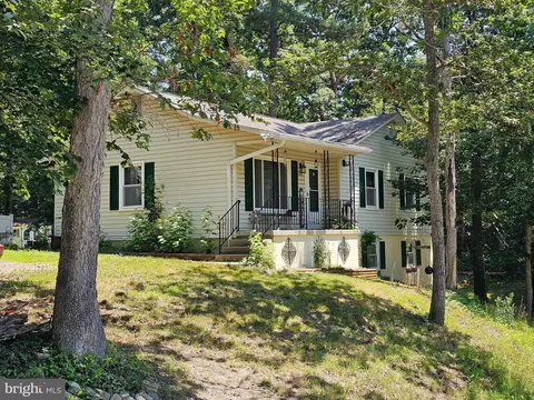 12128 Long Wolf Ln, Lusby, MD 20657
