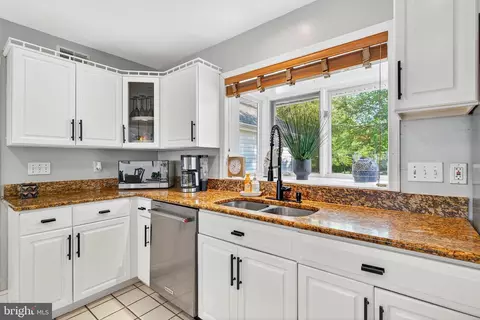 Kitchen - 357 Overlook Dr, Lusby, MD 20657 photo 3 of 4