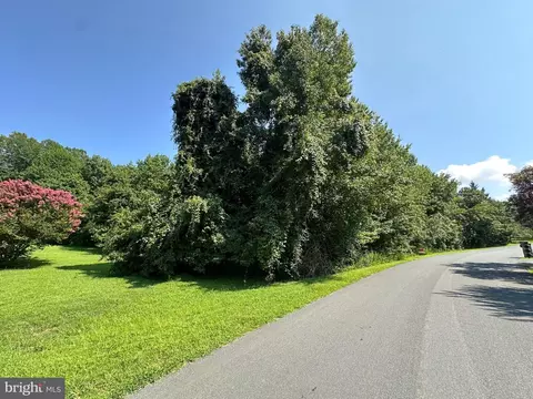 1645 Heather Ln, Huntingtown, MD 20639