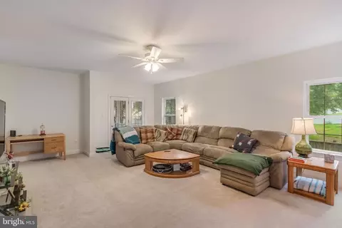 Living - 3350 Lancer Ct, Dunkirk, MD 20754 photo 3 of 4