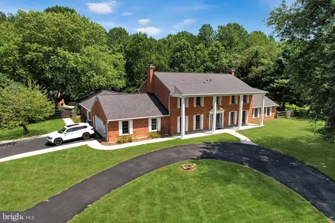 111 Honeysuckle Ln, Owings, MD 20736