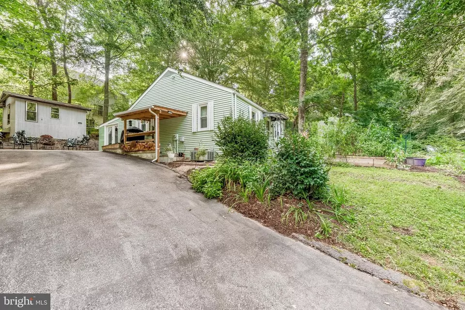 Exterior - 6080 Fir Rd, Saint Leonard, MD 20685 photo 4 of 8