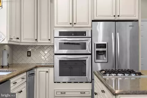 Kitchen - 11931 Lyons Glen Ct, Dunkirk, MD 20754 photo 2 of 8