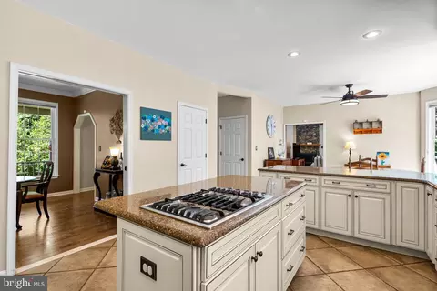 Kitchen - 11931 Lyons Glen Ct, Dunkirk, MD 20754 photo 6 of 8