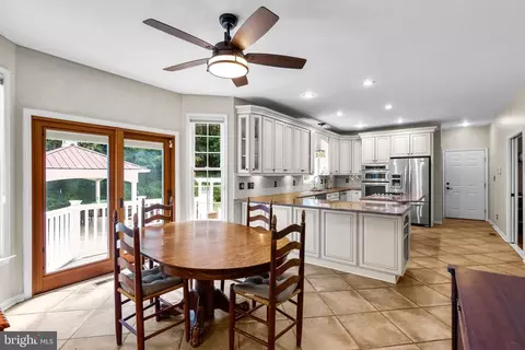 Kitchen - 11931 Lyons Glen Ct, Dunkirk, MD 20754 photo 3 of 8