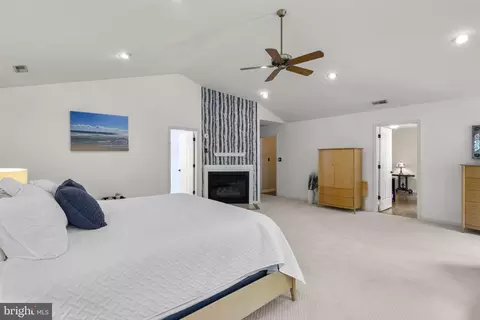 Bedroom - 11931 Lyons Glen Ct, Dunkirk, MD 20754 photo 4 of 6