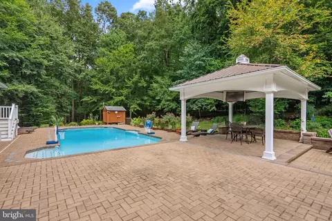 Exterior - 11931 Lyons Glen Ct, Dunkirk, MD 20754 photo 7 of 17