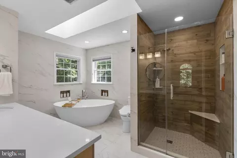 Bath - 11931 Lyons Glen Ct, Dunkirk, MD 20754 photo 1 of 8