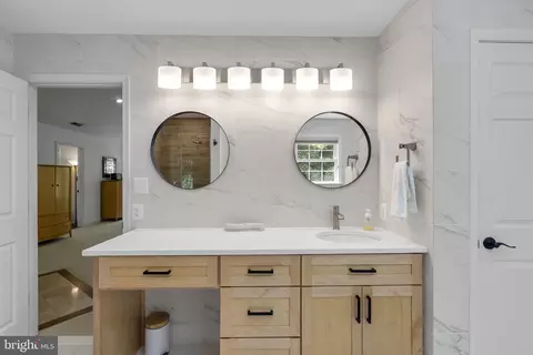 Bath - 11931 Lyons Glen Ct, Dunkirk, MD 20754 photo 5 of 8
