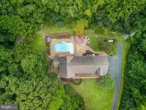 View/Area - 11931 Lyons Glen Ct, Dunkirk, MD 20754 photo 7 of 12