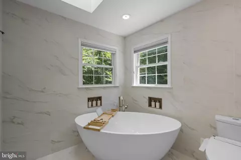 Bath - 11931 Lyons Glen Ct, Dunkirk, MD 20754 photo 3 of 8