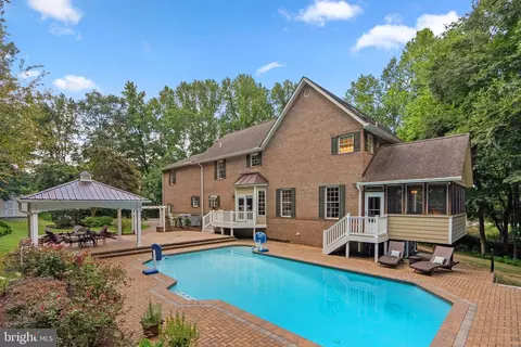 Exterior - 11931 Lyons Glen Ct, Dunkirk, MD 20754 photo 3 of 17