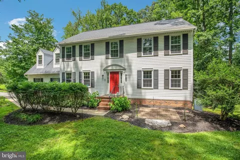 7504 Lake Shore Dr, Owings, MD 20736