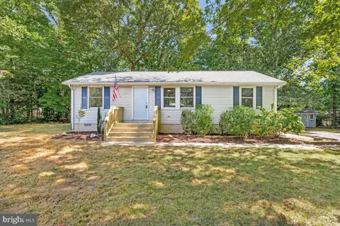 8408 Sailboat Ln, Lusby, MD 20657