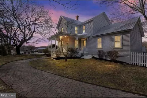 4090 Old Town Rd, Huntingtown, MD 20639